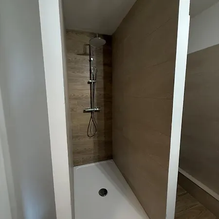Apartment F2 Free Parking 7min To Airport
